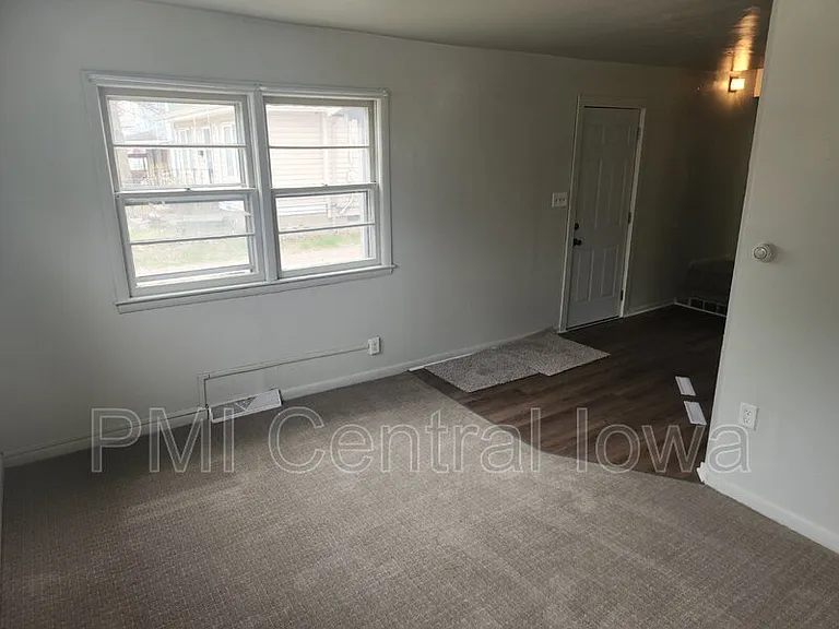 290 E 17th St — Photo 8
