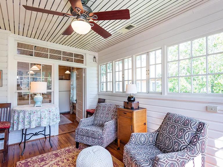 Sunroom
+Dedicated Desk
+2 sitting chairs
+Fan / AC
