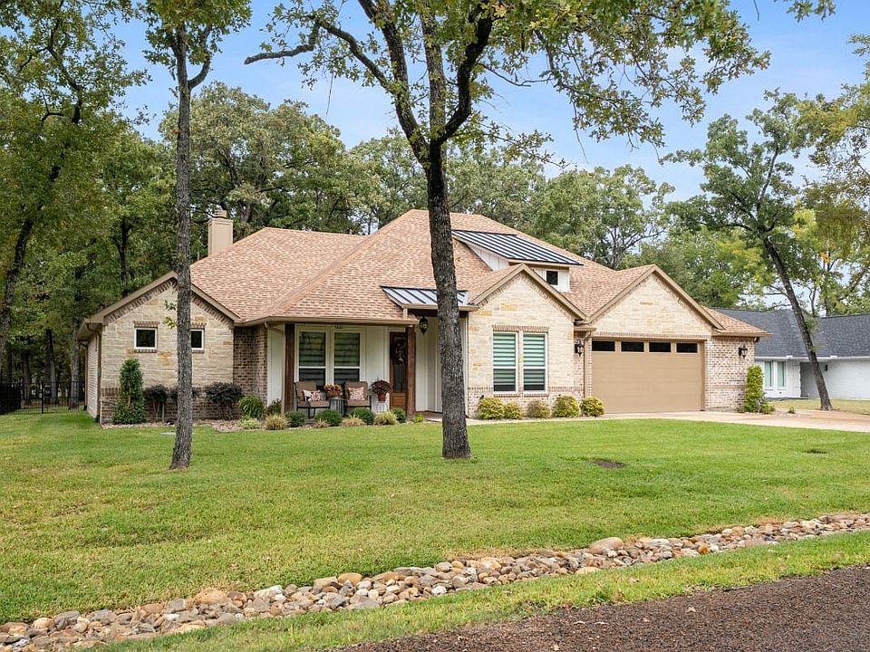 1st image of 245 Colonial Dr