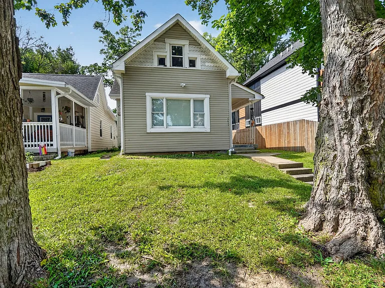 1613 Fletcher Ave — Photo 2