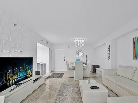 3rd image of 2401 Collins Ave APT 505