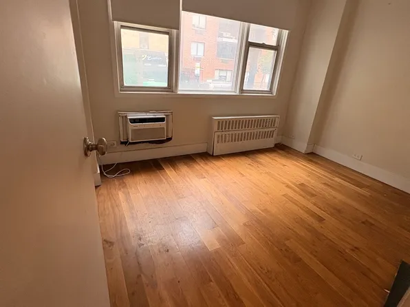 200 East 30th Street image 1 of 7