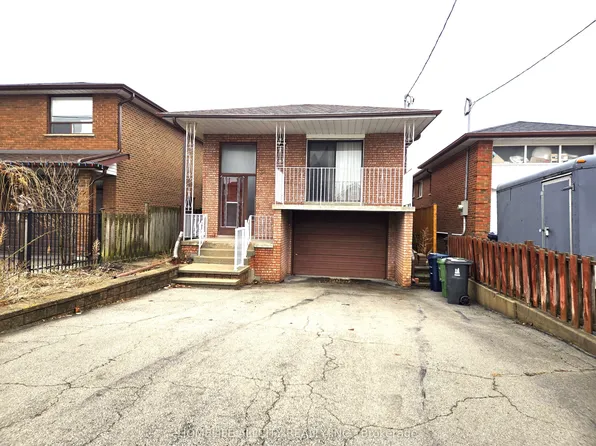 32 Renfield St, Toronto, ON M6M 4V4