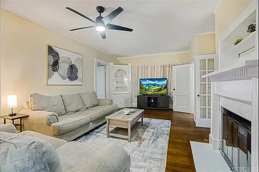 3 bed, 1459 sqft, $2,275 — Photo 2