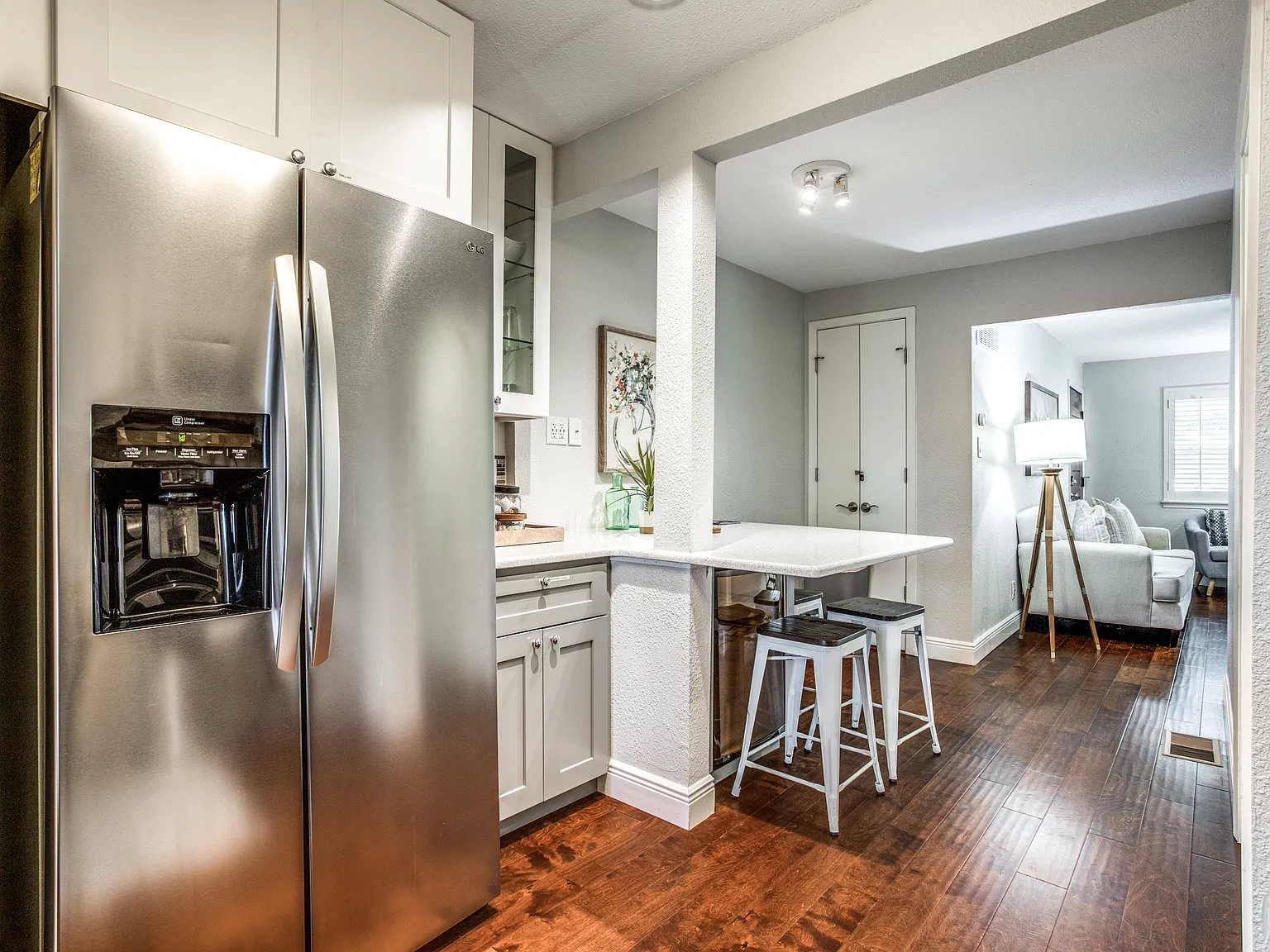 2 bed, 1015 sqft, $2,450 — Photo 2