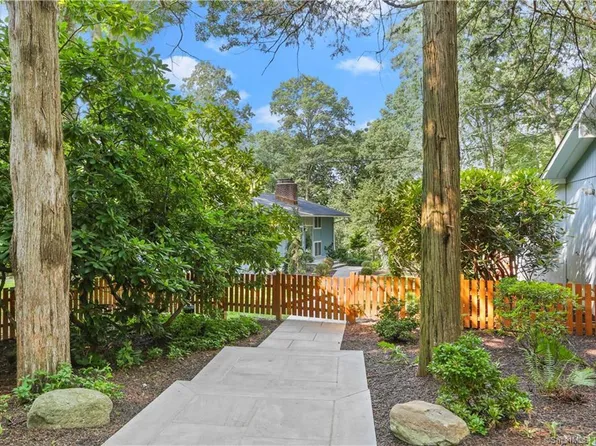 24 10 O Clock Lane, Weston, CT 06883