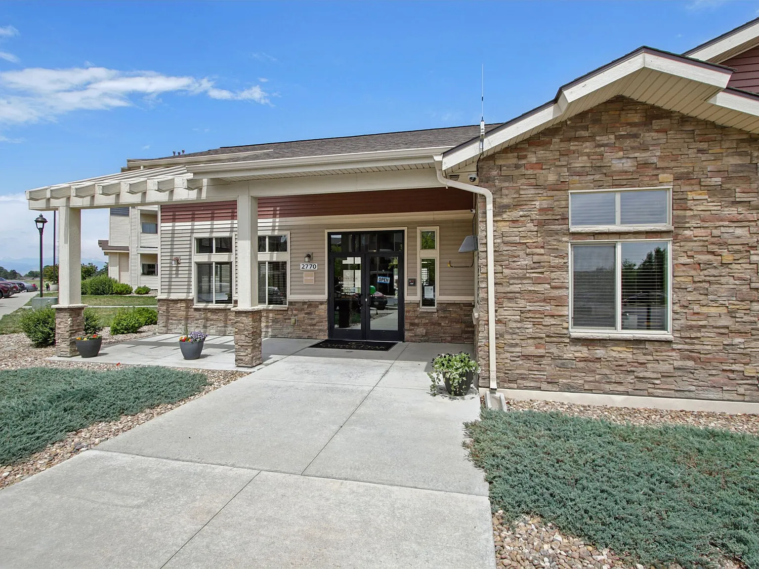 Copper Peak Apartments — Photo 1