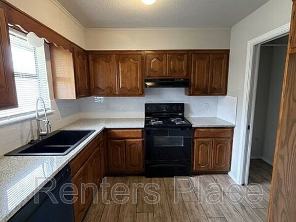 2nd image of 1548 E 74th St