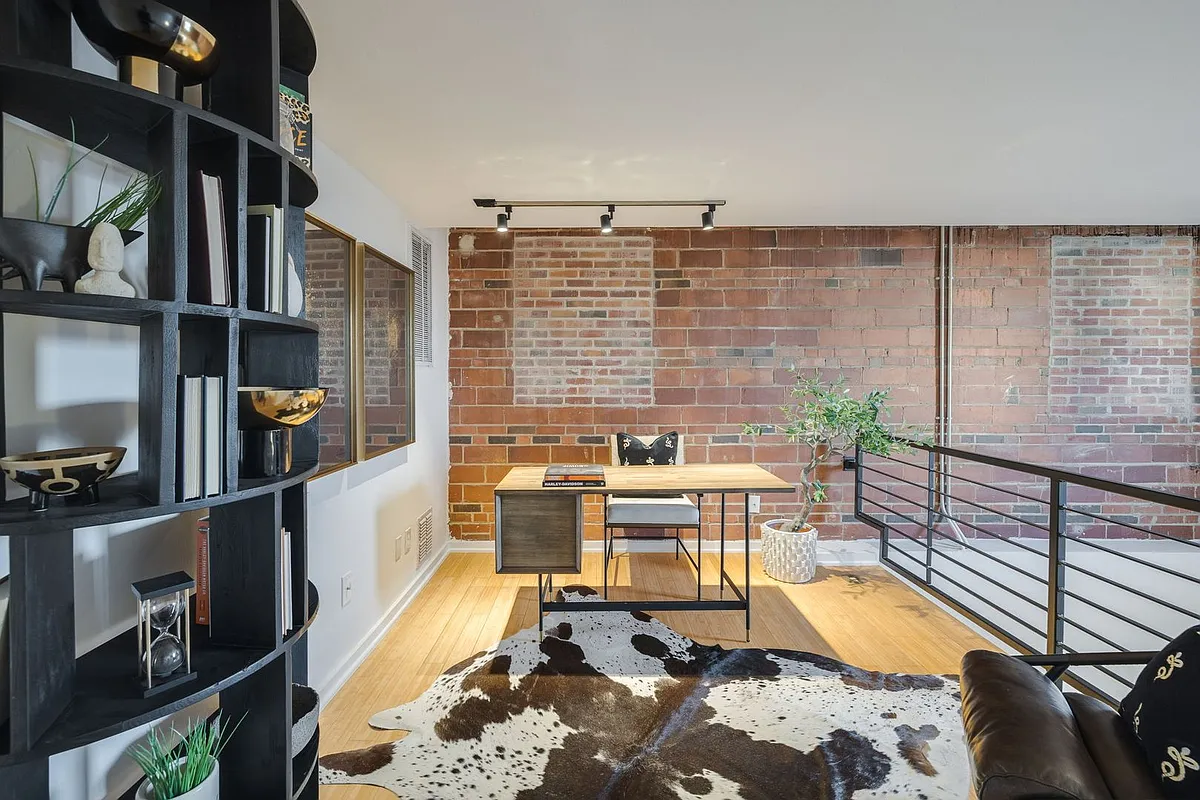 Building Photo - 1213 N Harvey Ave #3