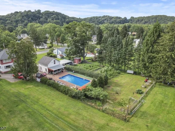 70 Van Dam Ave, Bloomingdale Boro, NJ 07403
