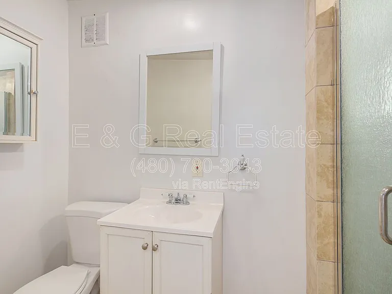 1136 W 12th St — Photo 23