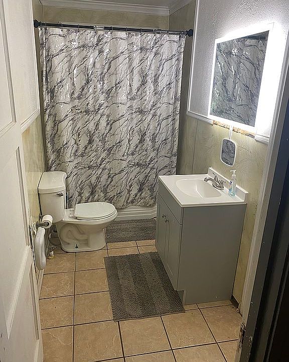 2nd image of 607 Comer St