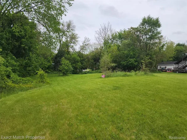 28 Stout St, Pontiac, MI 48341