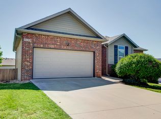 2100 N Williamsburg Lane, Ozark, MO 65721