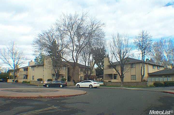1st image of 328 W Northbank 42 Ct