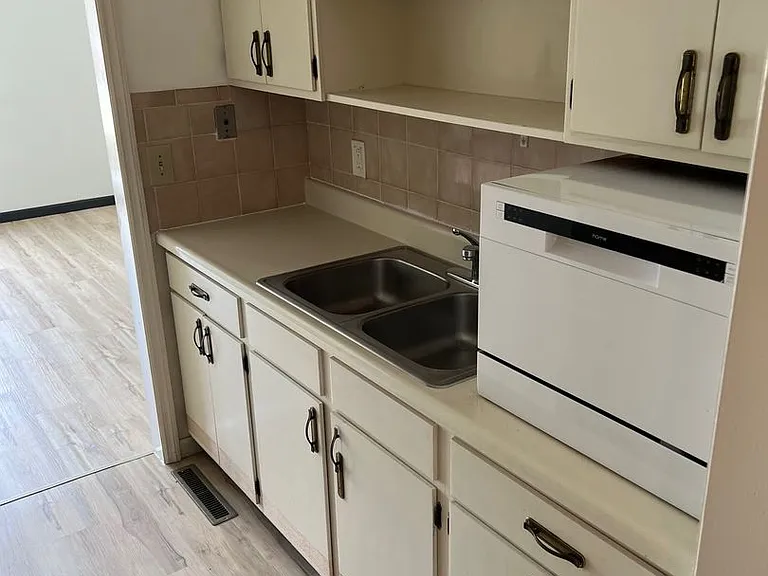 1002 E Harding Dr #304 — Photo 5