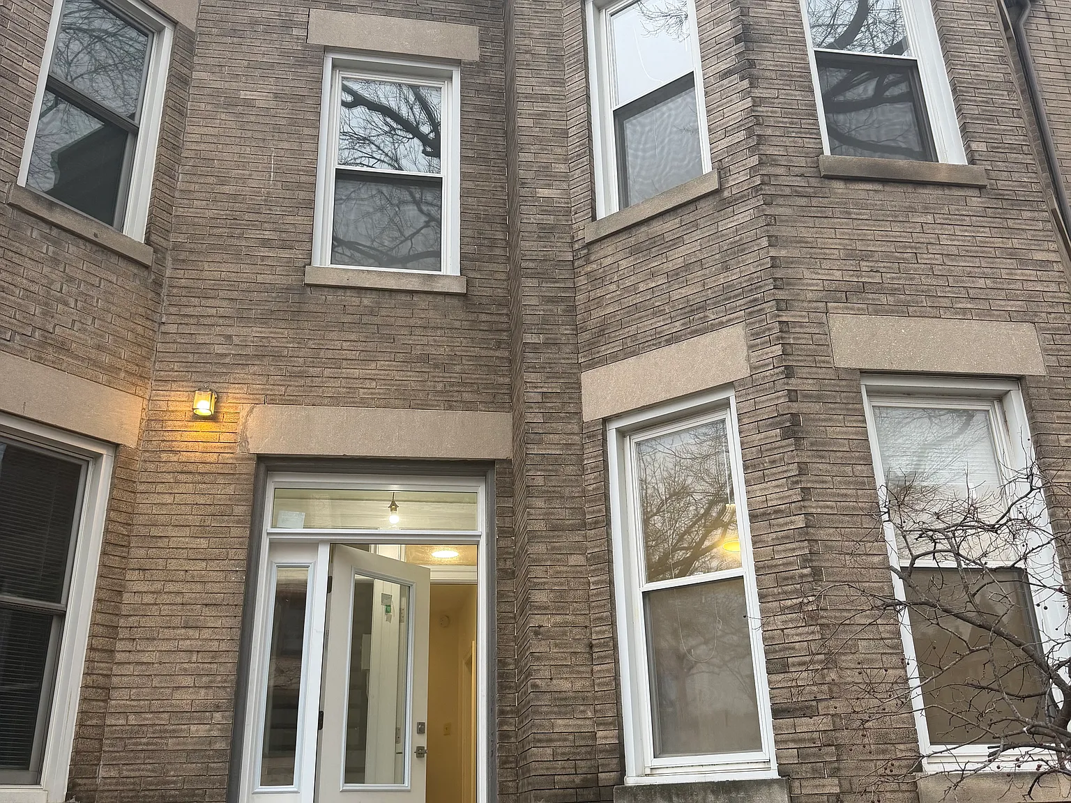 3 bed, 1407 sqft, $2,600 — Photo 2