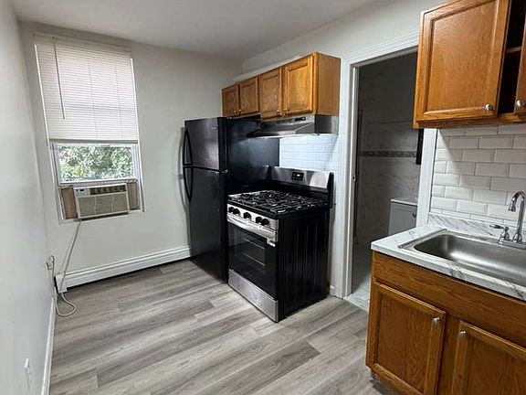 5th image of 127 Wilson Ave APT 2