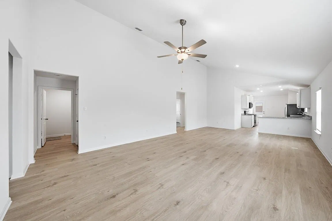 4 bed, 2.0 bath, 1799 sqft, $2,555 — Photo 3