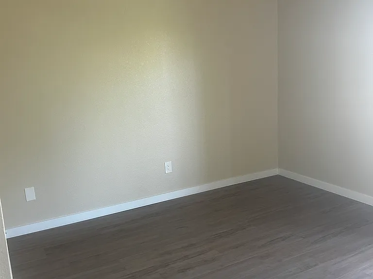 Spacious Bedroom and Walk in Closet!