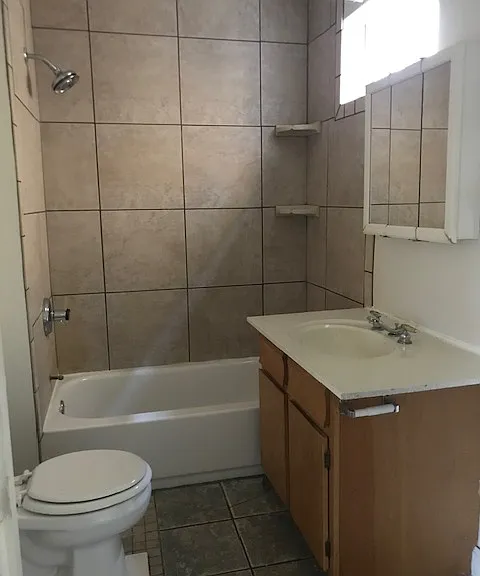 241 E University Ave — Photo 7
