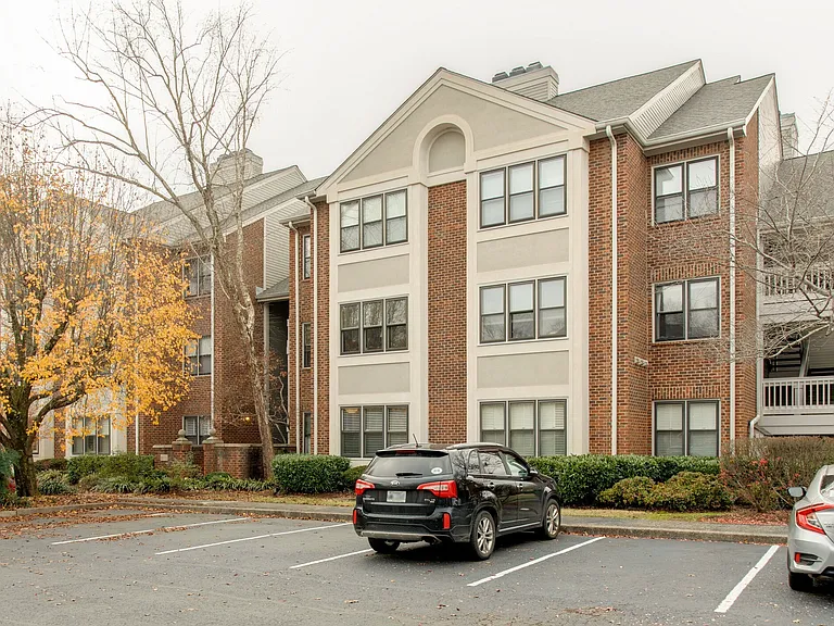 209 Ashlawn Ct #209 — Photo 2