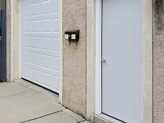2nd image of 1217 Crease St #1