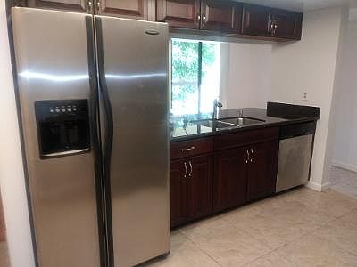3rd image of 825 Egret Cir APT 202A