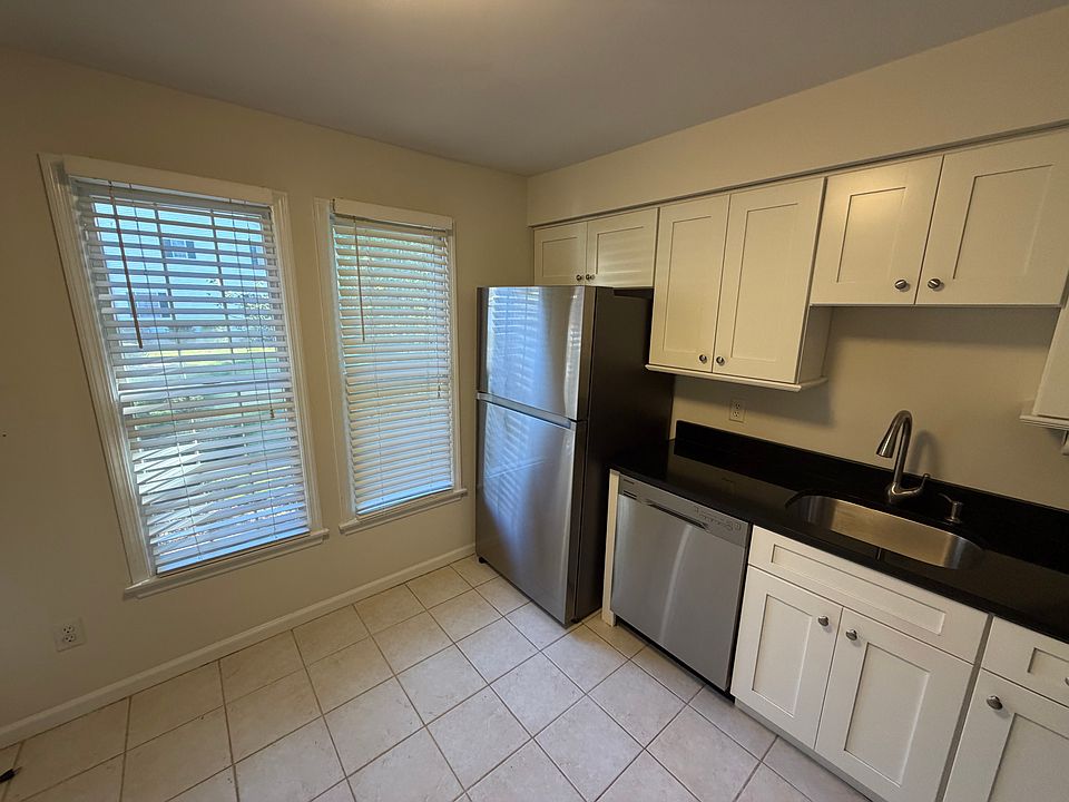 1st image of 73 Smithfield Ct