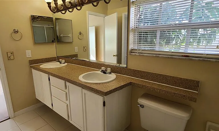2411 Berkshire Ct — Photo 19