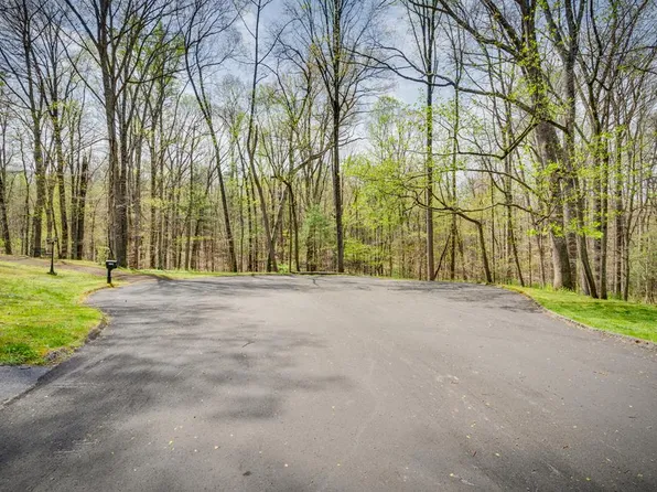 Mount Vernon Cir, Bristol, VA 24202