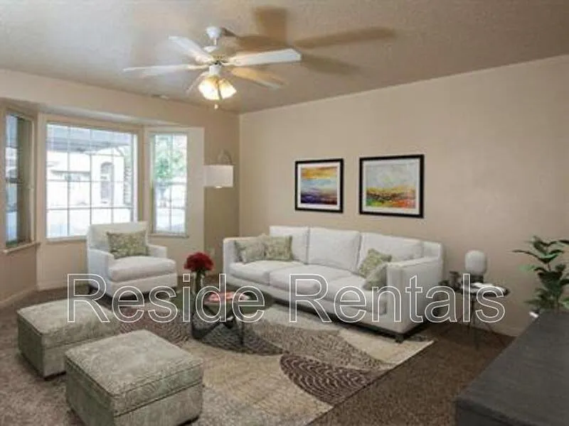 3 bed, 2.5 bath, 1402 sqft, $1,500 — Photo 3