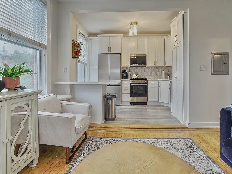 740 Washington St #6 — Photo 4