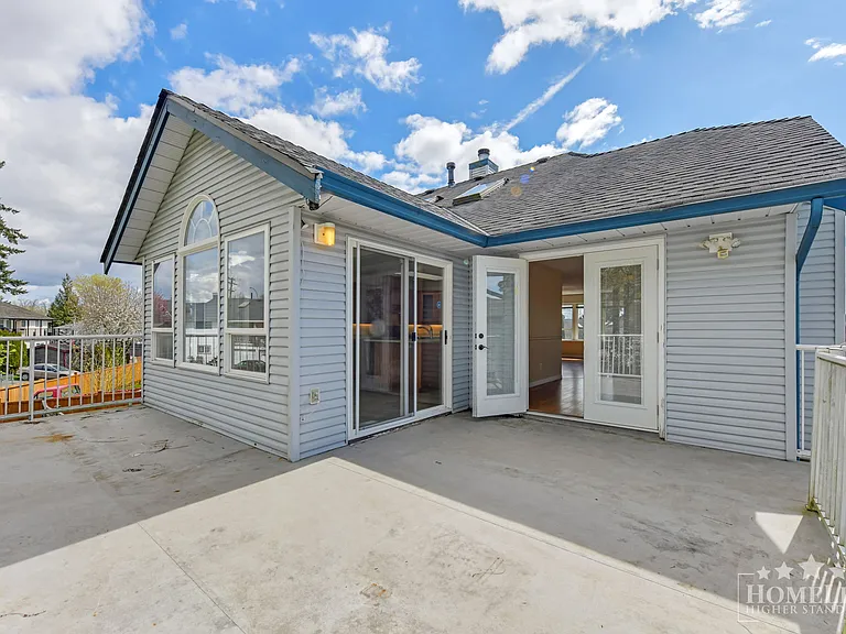6375 187a St #UPPER HOUSE — Photo 18