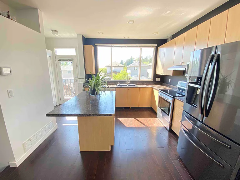 10283 243a St — Photo 3