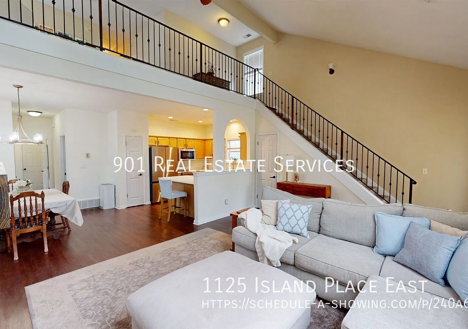 Charming Home on the Island — Photo 4