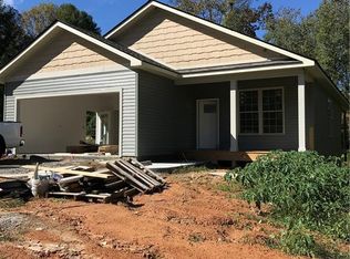203 N Mapleton Dr E, Hendersonville, NC 28792