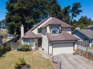 199 Hocker Ln, Fort Bragg, CA 95437