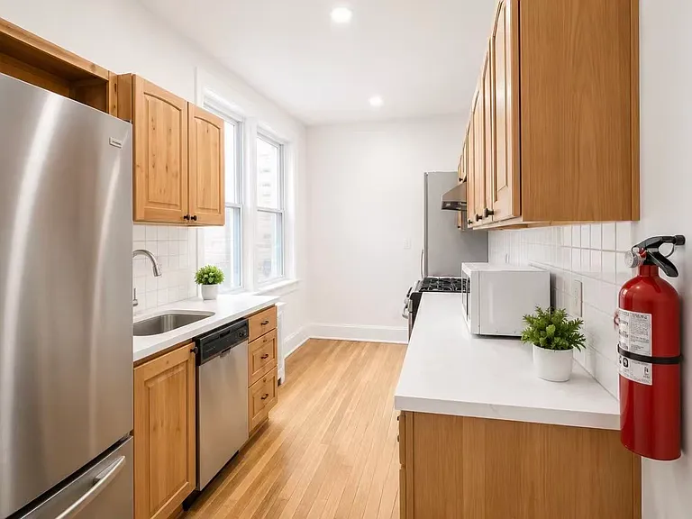 218 Broad Ave #3G — Photo 2