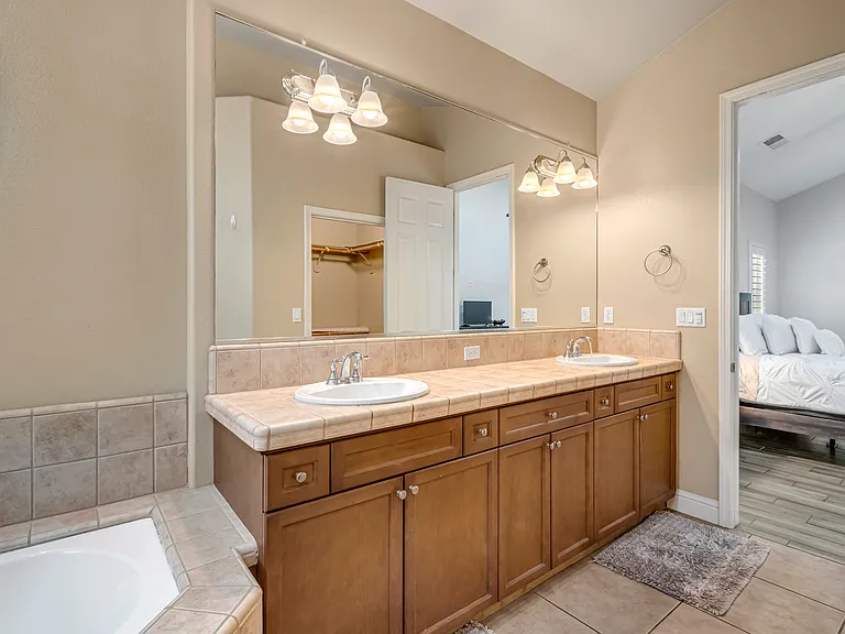 8582 N Garden Ave — Photo 29