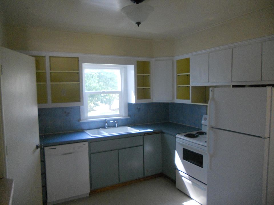 2nd image of 601 North Ave E