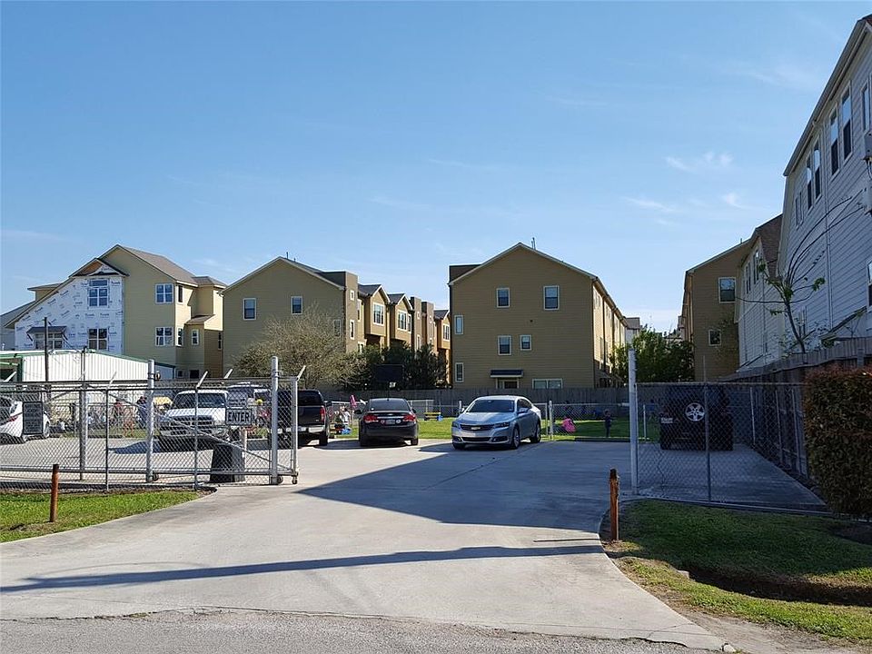 View from near back of land toward parking lot and W.25th. Street ...
