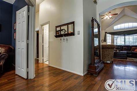 4th image of 726 Rolling Hills Dr