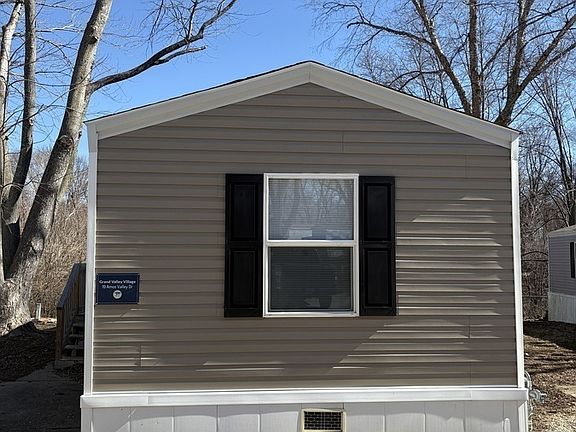 2nd image of 19 Amos Valley Dr