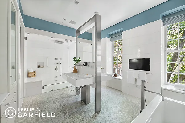 Sold by Leslie J. Garfield | media 13