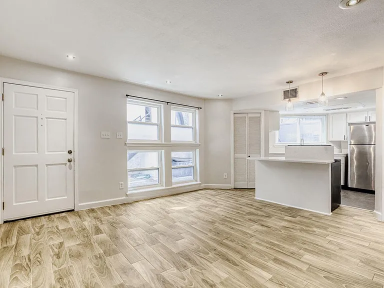 1500 Woodlawn Blvd #105 — Photo 6