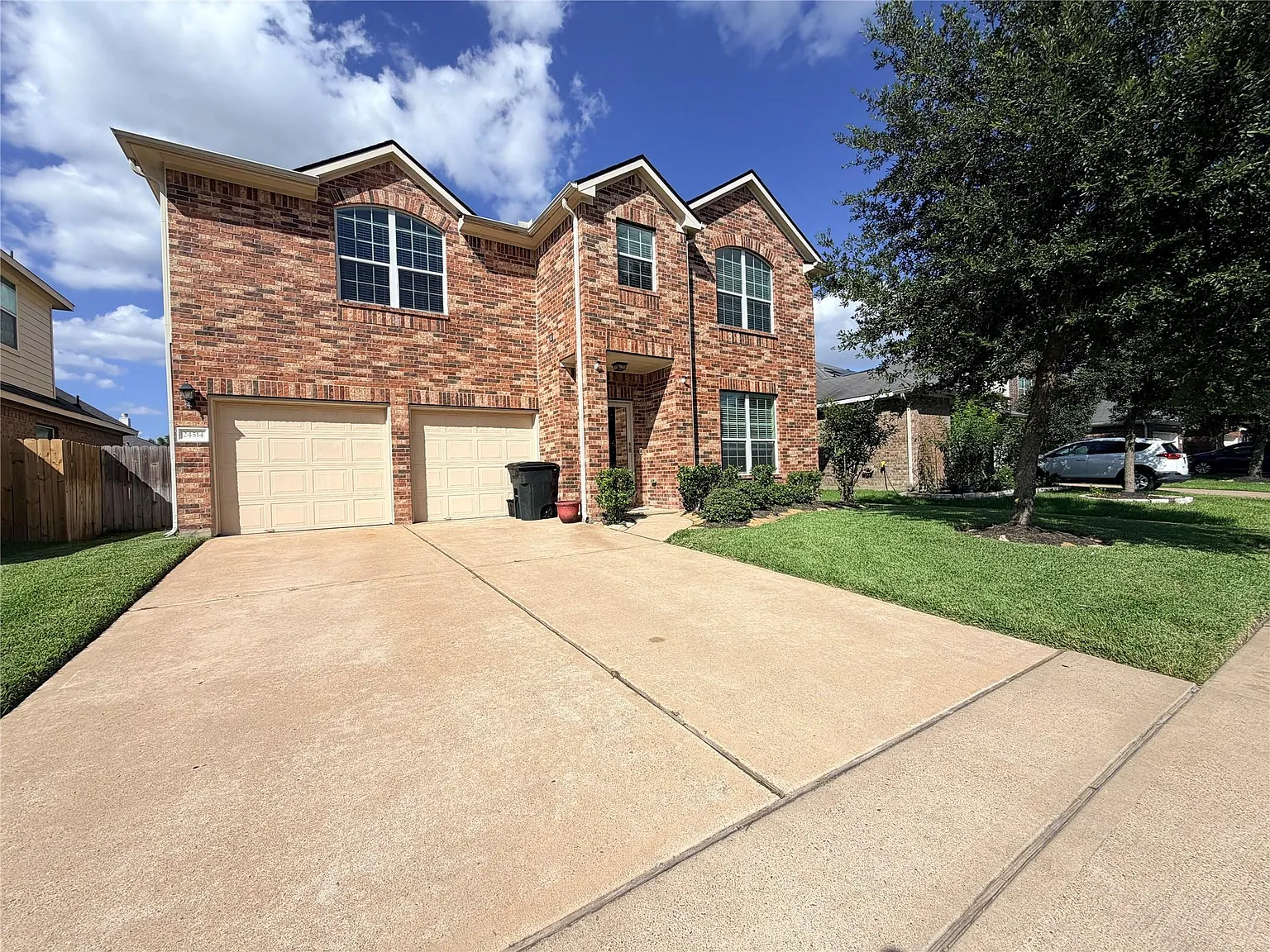 4 bed, 2.5 bath, 2570 sqft, $3,500 — Photo 2