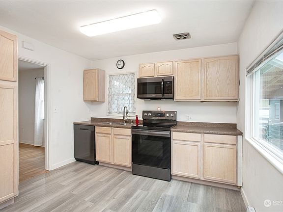 5th image of 1452 Boyer Avenue