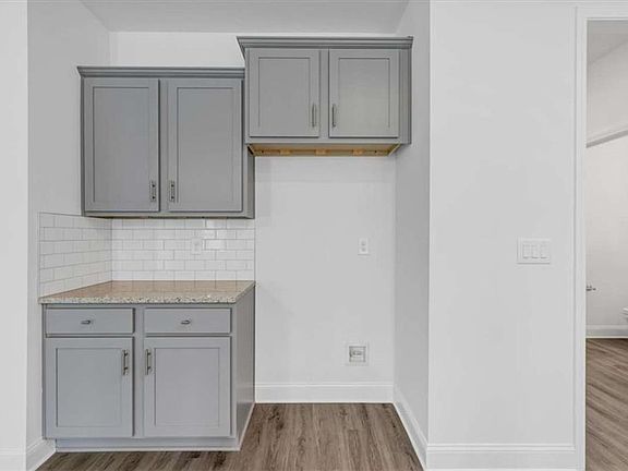 4th image of 313 Angela Ave