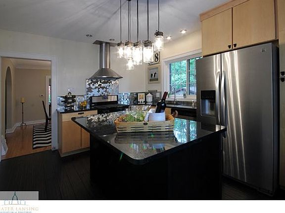 4th image of 325 Wildwood Dr